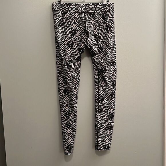 Reebok Women's Athletic Geometric Print Mid-Rise Leggings Black/White - Picture 3 of 6